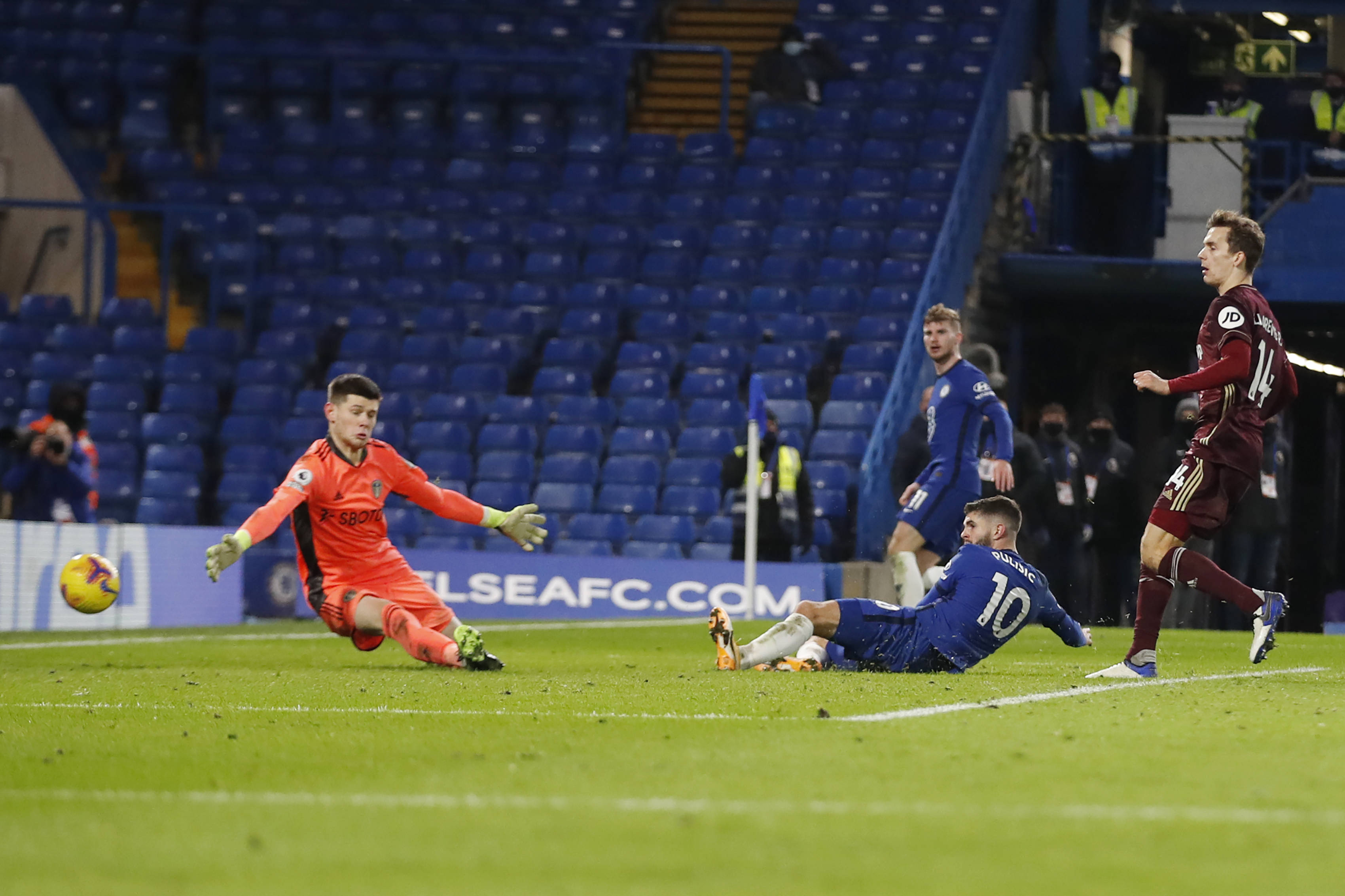 步履蹣跚 步履蹣跚